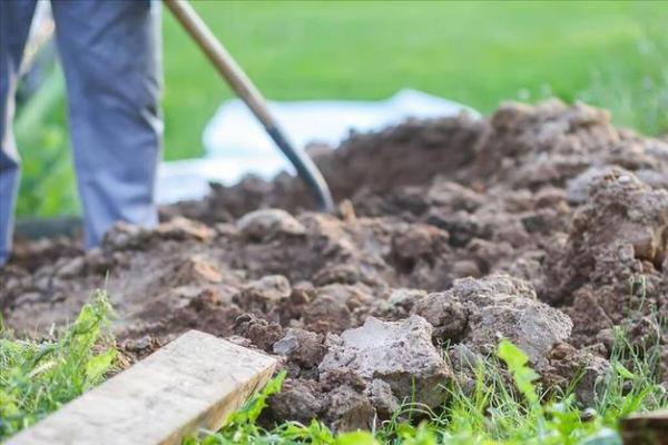 腊月不能动土吗