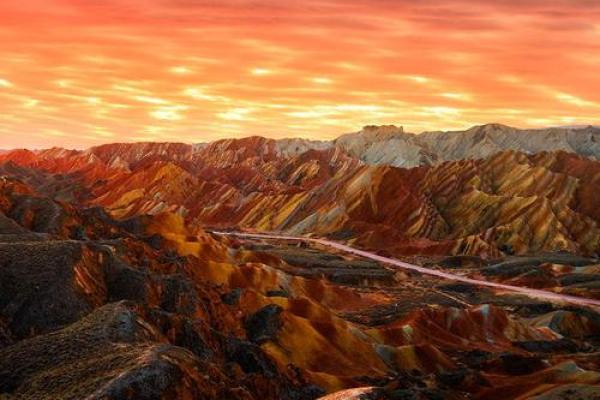 朝阳似火是什么生肖(朝阳似火是什么意思)