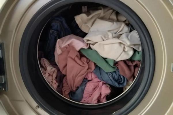 初一能洗衣服么