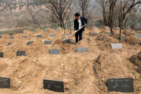 2023年闰二月能给坟填土吗