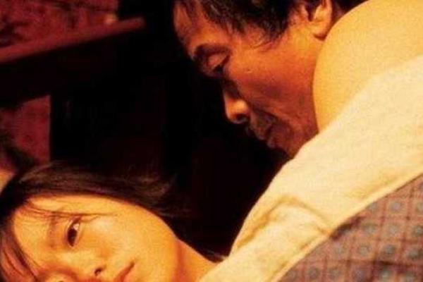 女人梦见家里健在的老人去世 女人梦见家里健在的老人去世