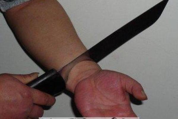 男人梦见刀是什么意思 男人梦见刀是什么意思