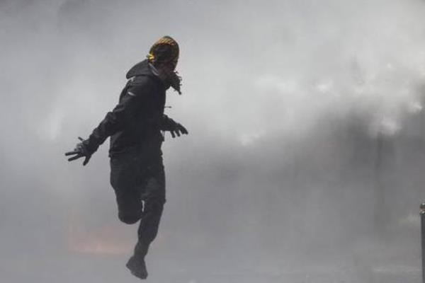 梦见被人跟踪是什么意思 梦见被人跟踪是什么意思