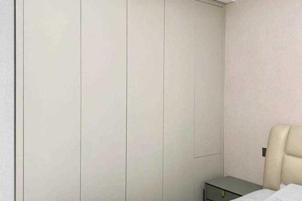 衣柜风水_床头两边不用床头柜 衣柜风水_床头两边不用床头柜
