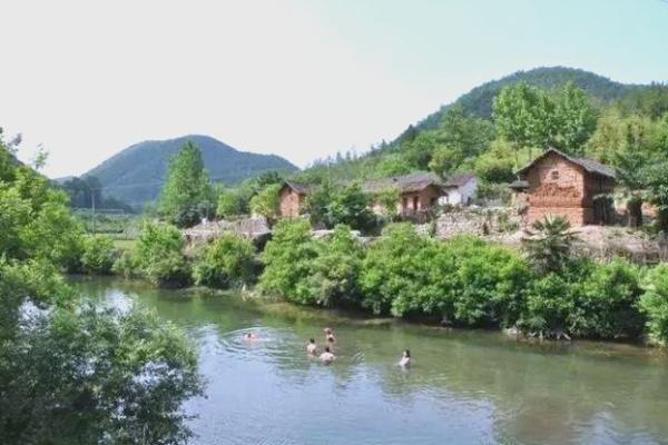 房子东边一条河风水