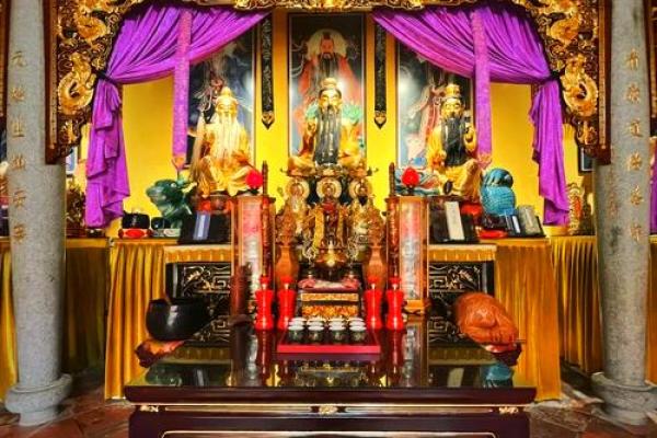 居家之神位后面是餐厅风水好吗