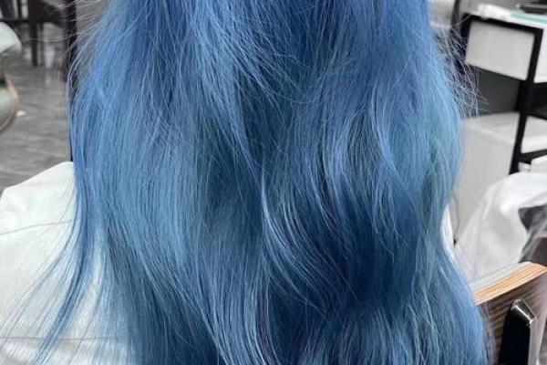 十二星座最喜欢哪种蓝色的发色