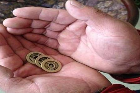 算命只收六个铜板的钱