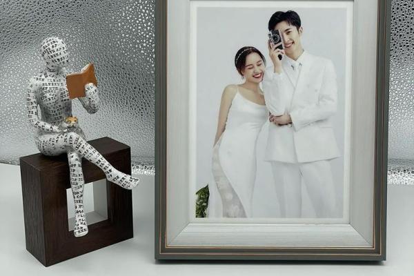 结婚吉日相框文案简短 结婚相框怎么摆好看？