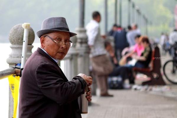 算命的管来算命的人叫什么