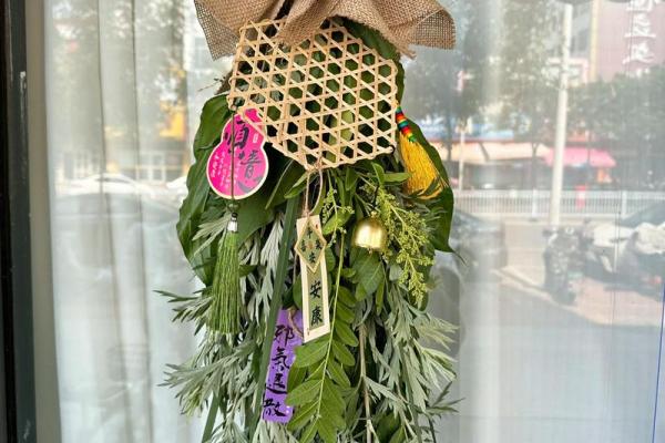 艾草一直挂门上好吗影响家居风水吗 艾草一直挂门上好吗影响家居风水吗