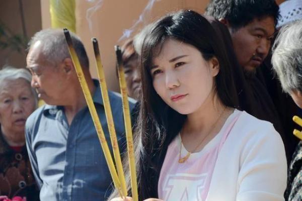 女子去算命,询问婚姻,算命先生:你的丈夫还没有出生 女子去算命,询问婚姻,算命先生:你的丈夫还没有出生