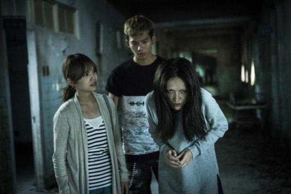 红衣女孩通灵,玄学大师直言:"八字纯阴,死难瞑目!" 红衣女孩通灵,玄学大师直言:"八字纯阴,死难瞑目!"