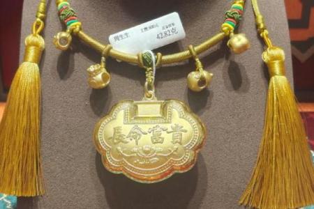 新生儿长命锁一般由什么人送风水