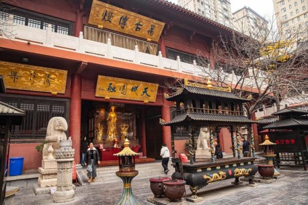 郑州寺庙外面有算命的么