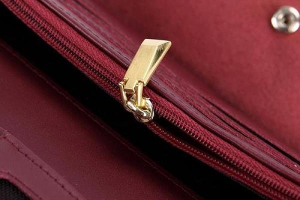 风水角度红色钱包破财还是守财解答