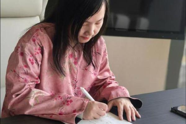 八字正印太多的女人,正印格女命长相