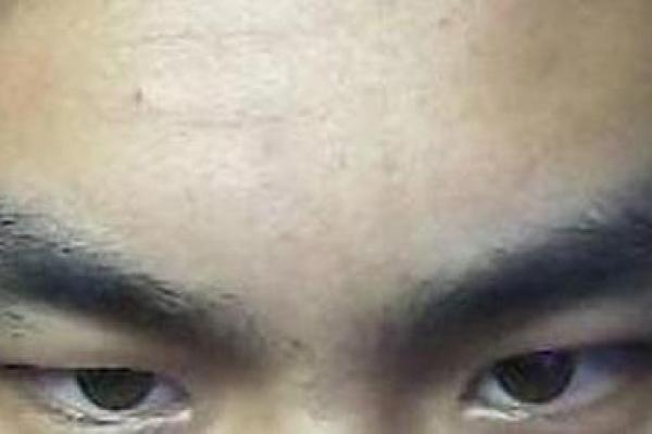 八字眉眉尾下垂的男人性格特点