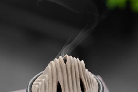 八字压香炉底，让香气环绕四方！