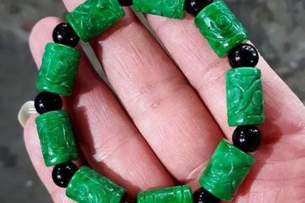 2025年属鸡的人适合佩戴什么饰品 2025年属鸡人幸运饰品推荐提升运势必备指南 2025年属鸡的人适合佩戴什么饰品 2025年属鸡人幸运饰品推荐提升运势必备指南