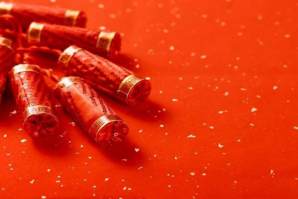 男人梦见放鞭炮是什么征兆 男人梦见放鞭炮是什么征兆