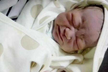 梦见打自己的女儿是什么意思