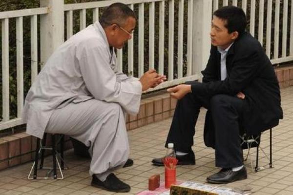 这该死的算命先生说的话，我到底该不该相信呢？