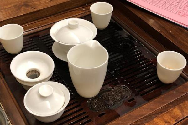 汕头一景区有多个算命摊?工作人员:他们按书来说,不准也没办法 汕头一景区有多个算命摊?工作人员:他们按书来说,不准也没办法