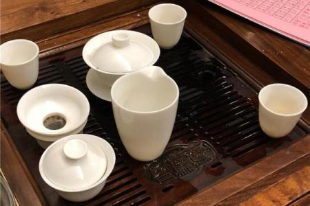 汕头一景区有多个算命摊？工作人员：他们按书来说，不准也没办法