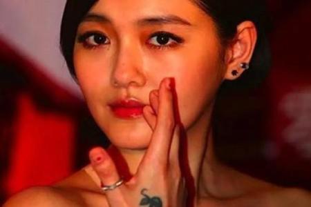 八字用官印的女人