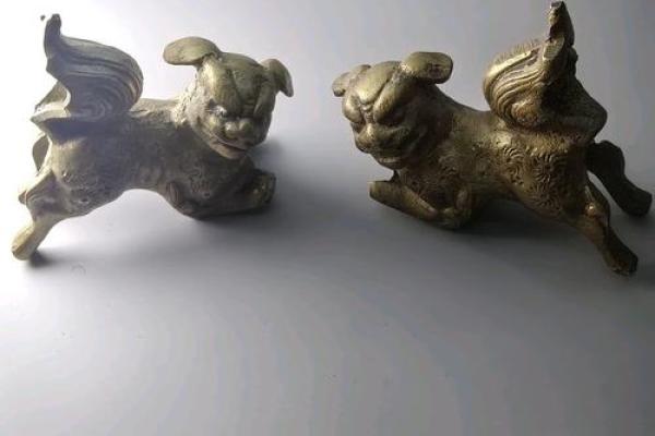 黄铜狮子和石狮子的风水作用与区别 黄铜狮子和石狮子的风水作用与区别