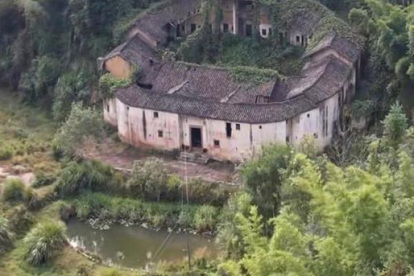 三面靠山的房子风水好不好