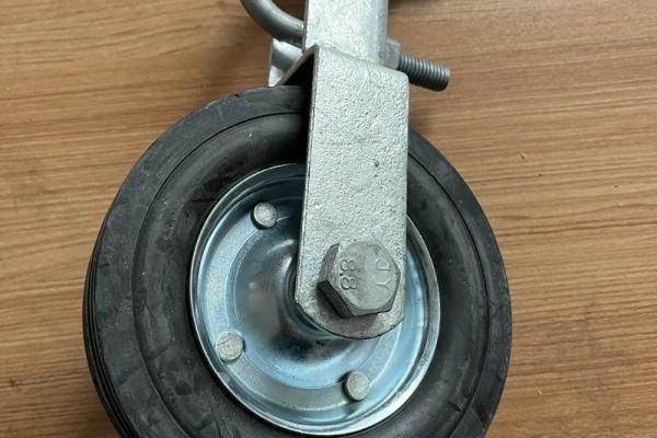 外八字轮 外八字轮