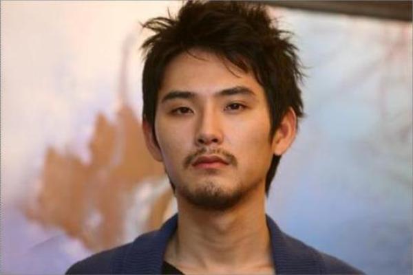 男人八字胡 男人八字胡