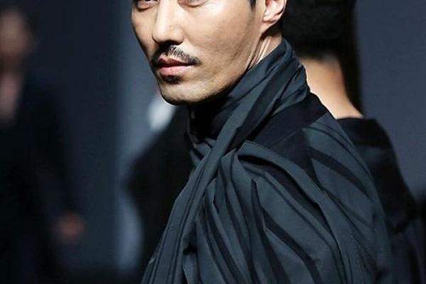 男人八字胡 男人八字胡