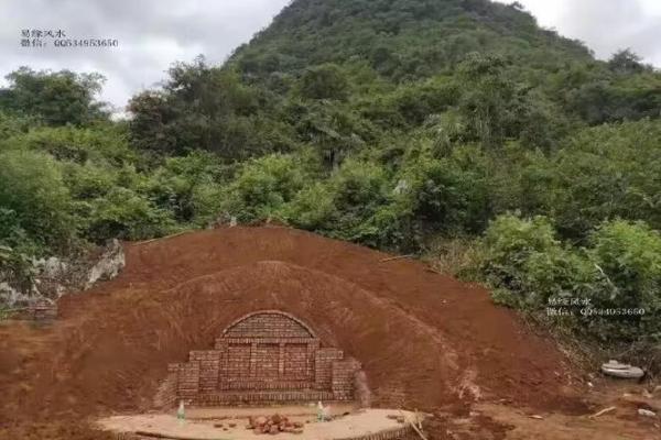 祖坟风水出现蛇鼠洞如何处理？