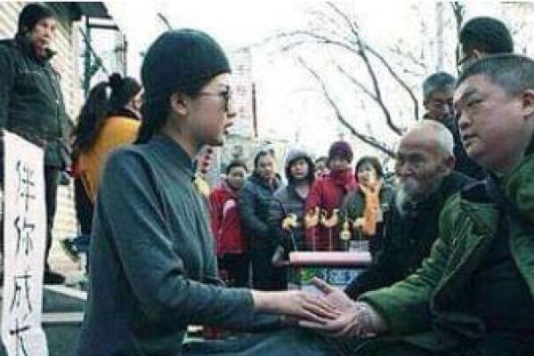 能不能信大街上算命的女人