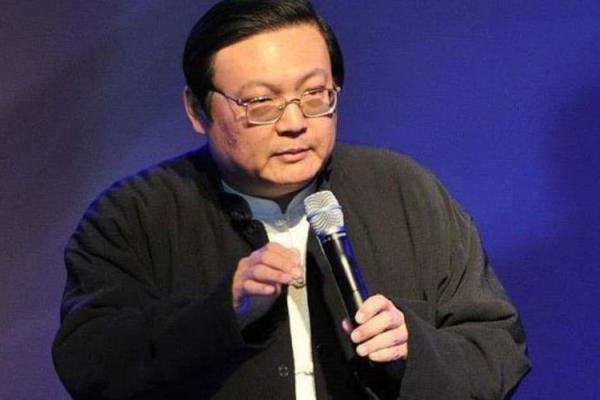 浅谈名嘴梁宏达之生辰八字