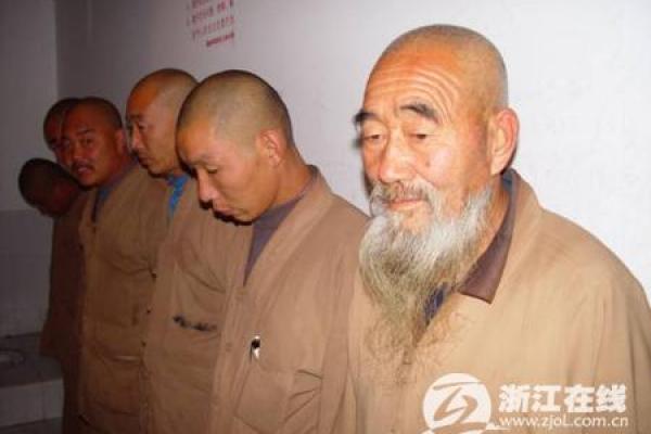 乌鲁木齐市民注意啦!让你抽签算命 这类“和尚”是假的 乌鲁木齐市民注意啦!让你抽签算命 这类“和尚”是假的