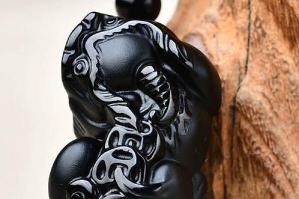 风水讲究女人戴黑曜石的禁忌五