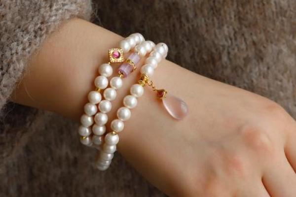 八字水多的女性有哪些饰品适合佩戴呢