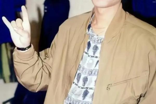 八字黄家驹 八字黄家驹