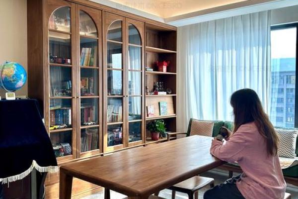 书架放客厅哪里风水好 客厅放书架风水如何 书架放客厅哪里风水好 客厅放书架风水如何