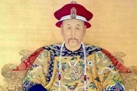 康熙帝拿出弘历的生辰八字，相士看后：是女必为娼，是男必为皇