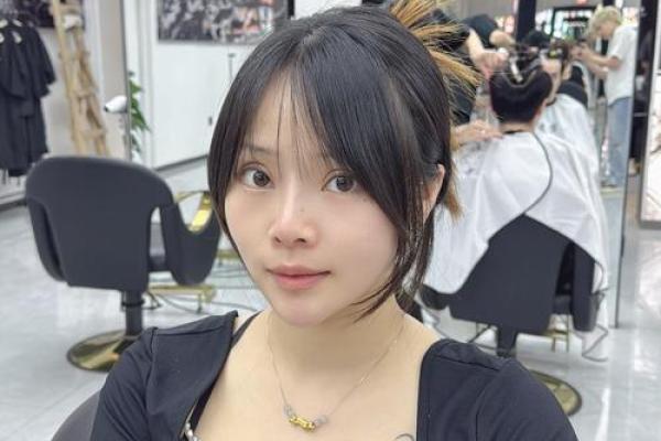 八字刘海扎发 八字刘海扎发