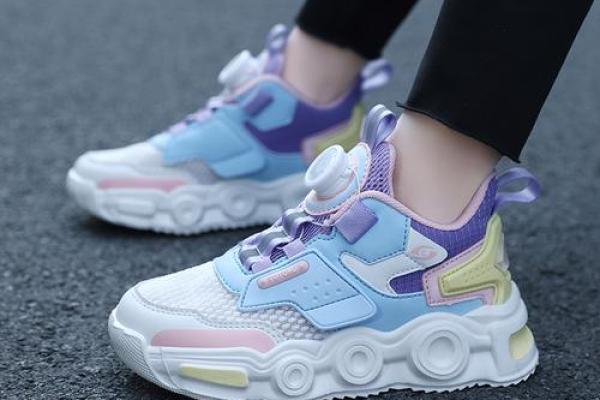 内八字脚鞋 内八字脚鞋