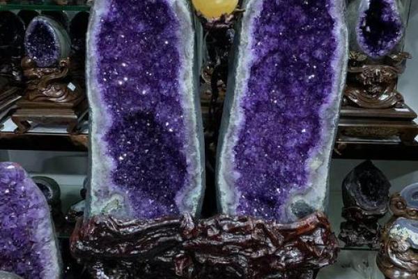 紫水晶洞摆件水晶洞风水作用 紫水晶洞摆件水晶洞风水作用